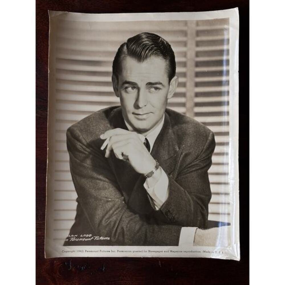 American Actor Alan Ladd Publicity Portrait 8x10 Glossy Black & White 1943.